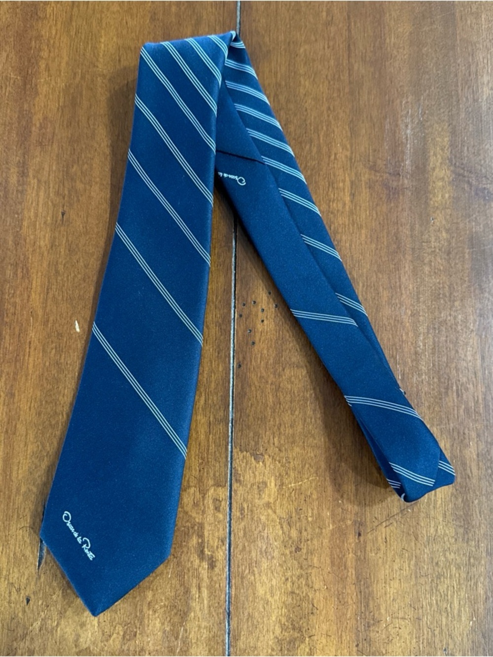 Oscar de la Renta Navy and Cream Diagonal Stripe Tie